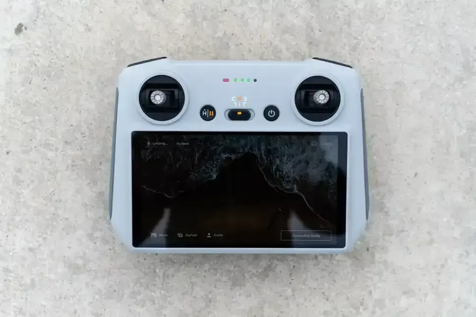 DJI Mini 3 Pro review 5 dji mini 3 pro kontroler 1 Sajber Sfera IT News, Tech, Gaming, Reviews