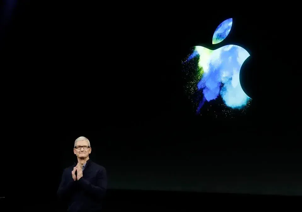 Tramp preti Eplu, 25% tarife na uređaje 1 Tramp preti Eplu i Timu Kuku da će prodavati ajfone „Proizvedeno u Americi“ ili će se suočiti sa carinom od 25% - Tim Cook Apple PPC - Tramp preti Eplu, 25% tarife na uređaje