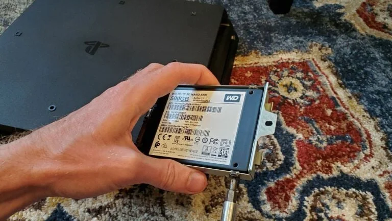 Nadogradite staru PS4 konzolu na SSD (tutorijal) 2 PS4 zamena HDD za SSD