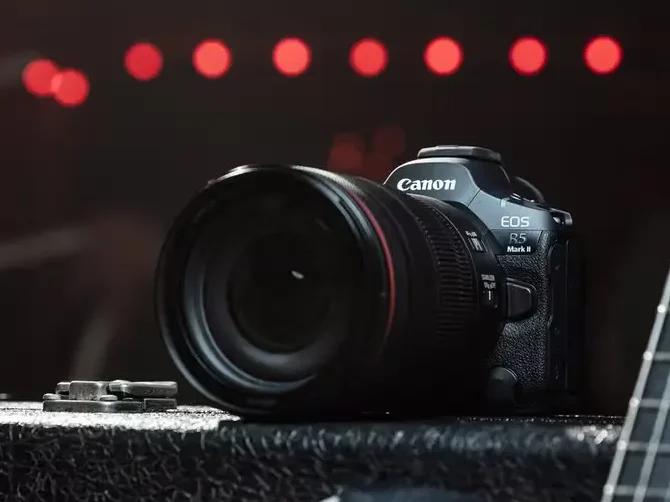 Najbolji Full-Frame fotoaparat u 2025. godini 4 Canon EOS R8